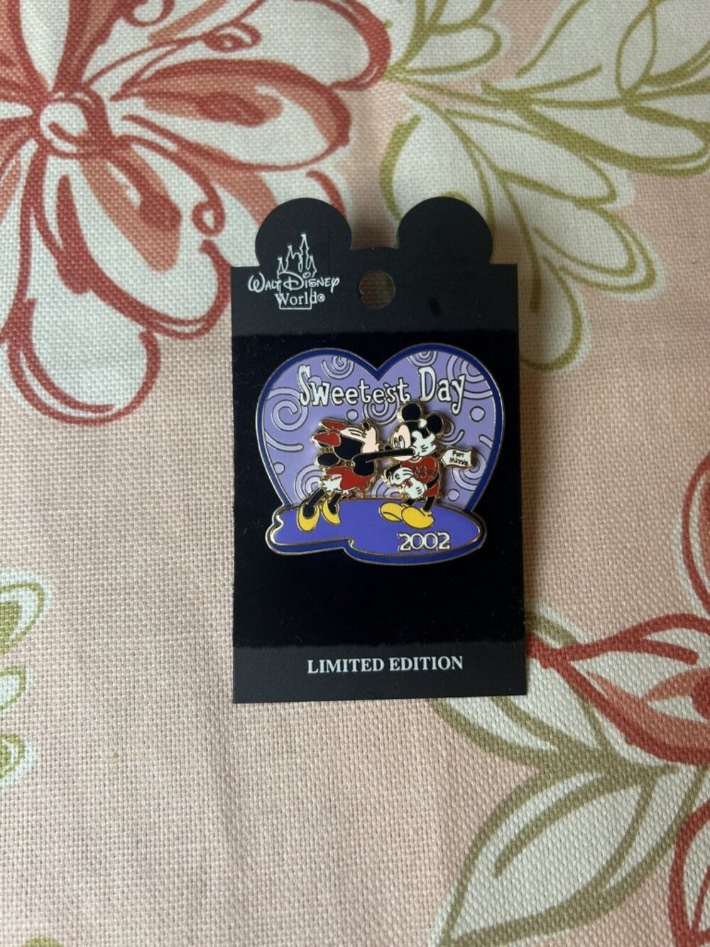 Disney Sweetest Day Mickey Mouse & Minnie Mouse LE Pin 2002 Vintage Heart Kiss